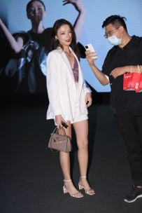 【精选街拍】Vol.3340 白色西装外套 [88P-1.86GB]