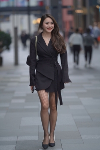 【精选街拍】Vol.3142 甜美西装裙 [155P-1.95GB]