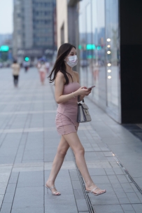 【精选街拍】Vol.3013 减龄粉色连衣裙 [111P-1.38GB]