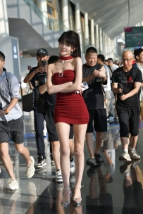 【精选街拍】Vol.3761 时尚红色套装 [89P+1V-2.40GB]